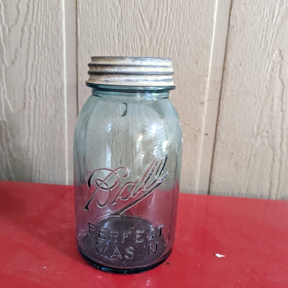 2 vintage Mason jars with lids one lucky 13 & # 8 - Picture 1 of 4